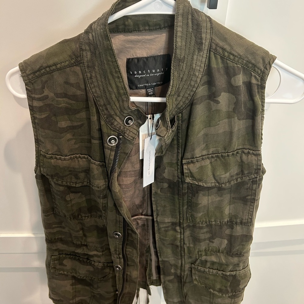 BRAND NEW WITH TAGS Sanctuary Women’s Size XS Camo Vest